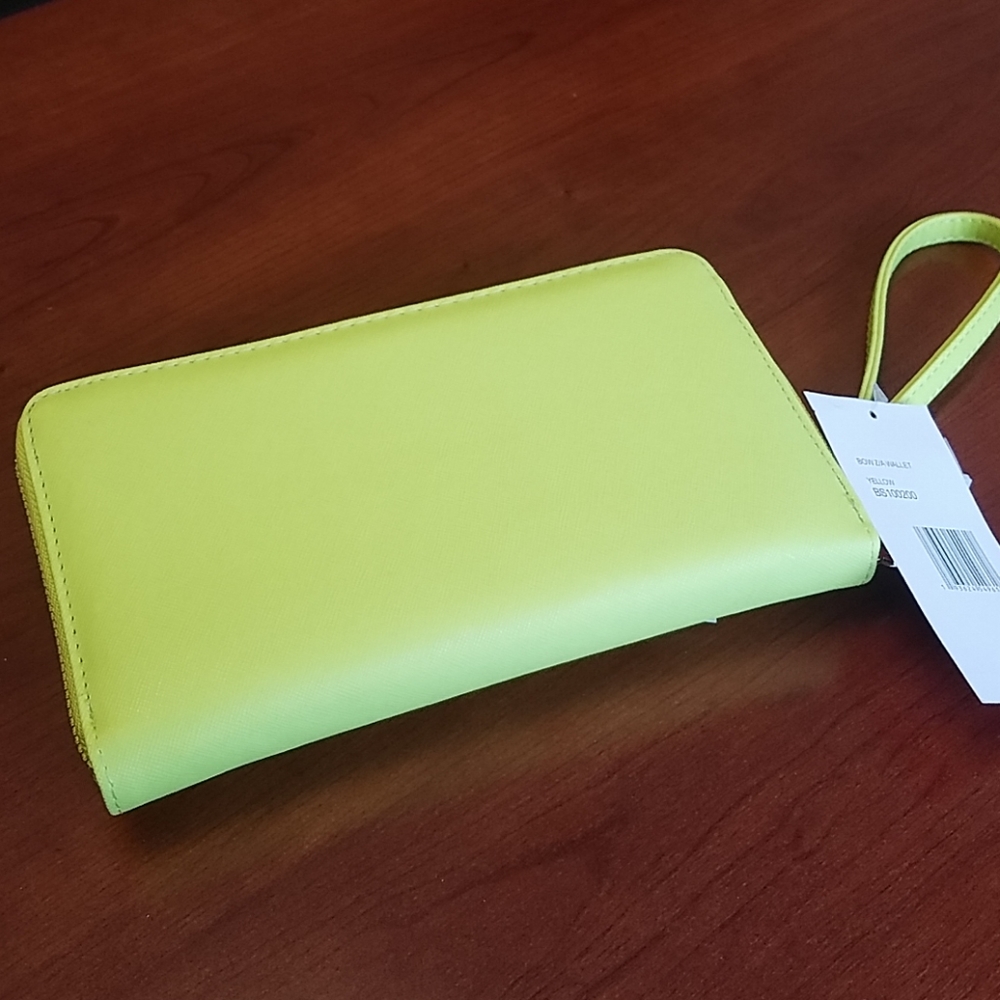 Betsey Johnson bow zip around wallet NWT - Picture 2 of 5